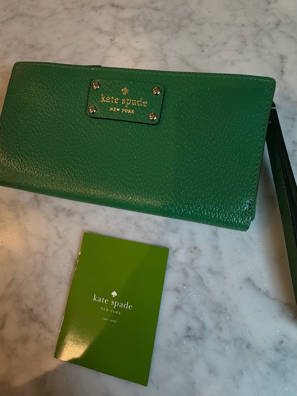 kate spade Green Pebbled Leather Wristlet Card Holder with Gold Logo